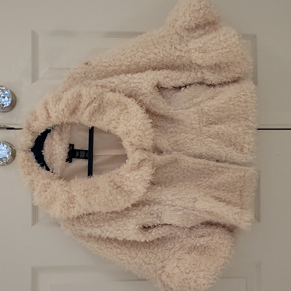 Apostrophe Jackets & Blazers - EUC faux fur teddy jacket.